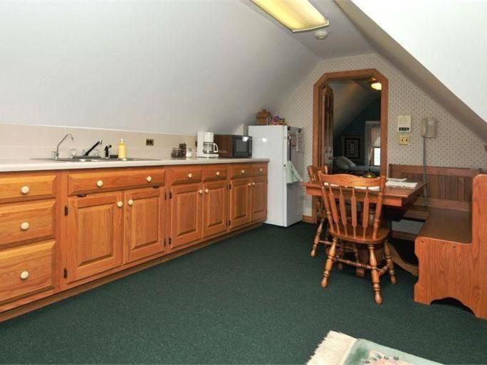 Victorian Loft Bed And Breakfast เคลียร์ฟิลด์ ภายนอก รูปภาพ