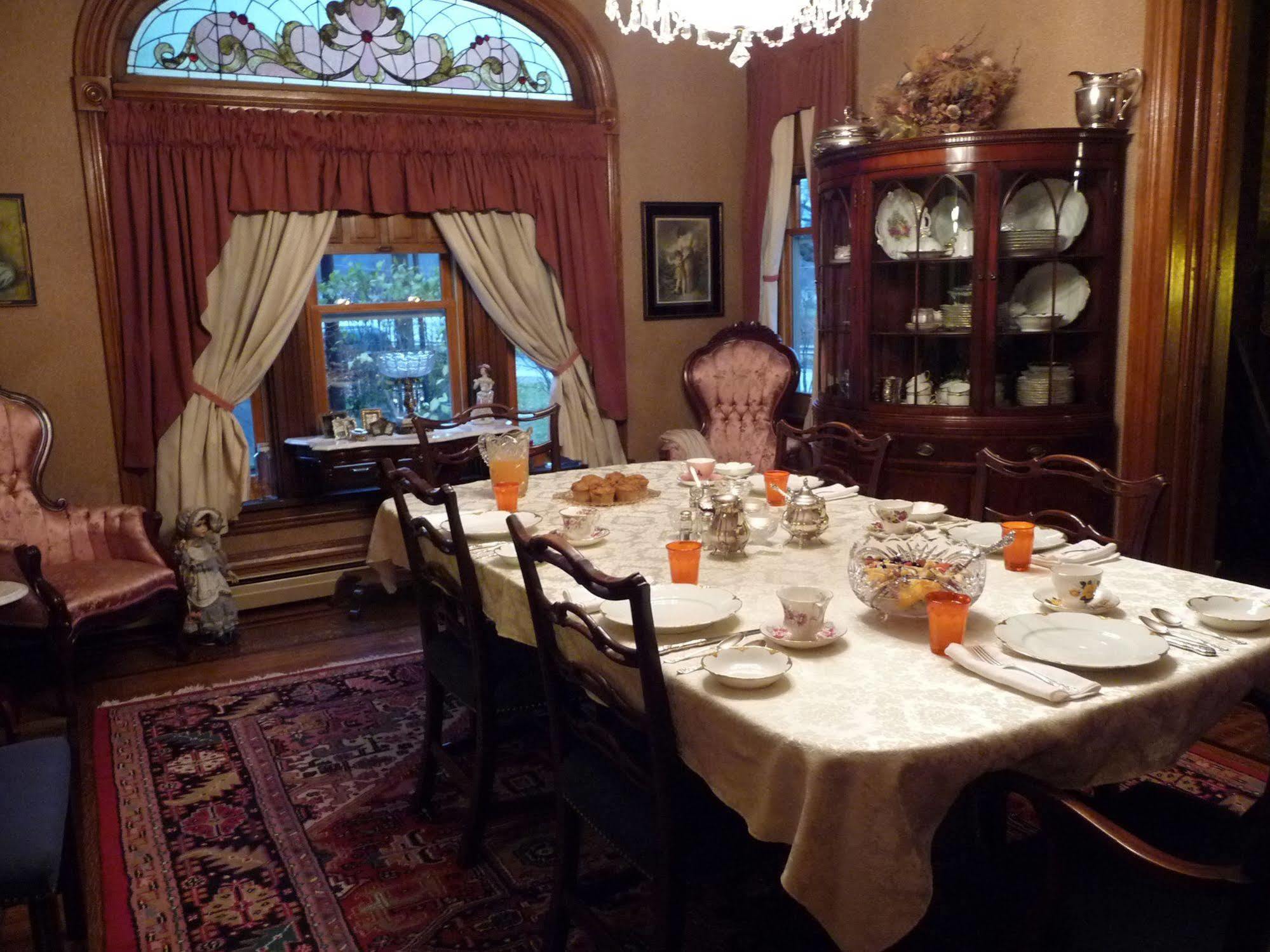 Victorian Loft Bed And Breakfast เคลียร์ฟิลด์ ภายนอก รูปภาพ