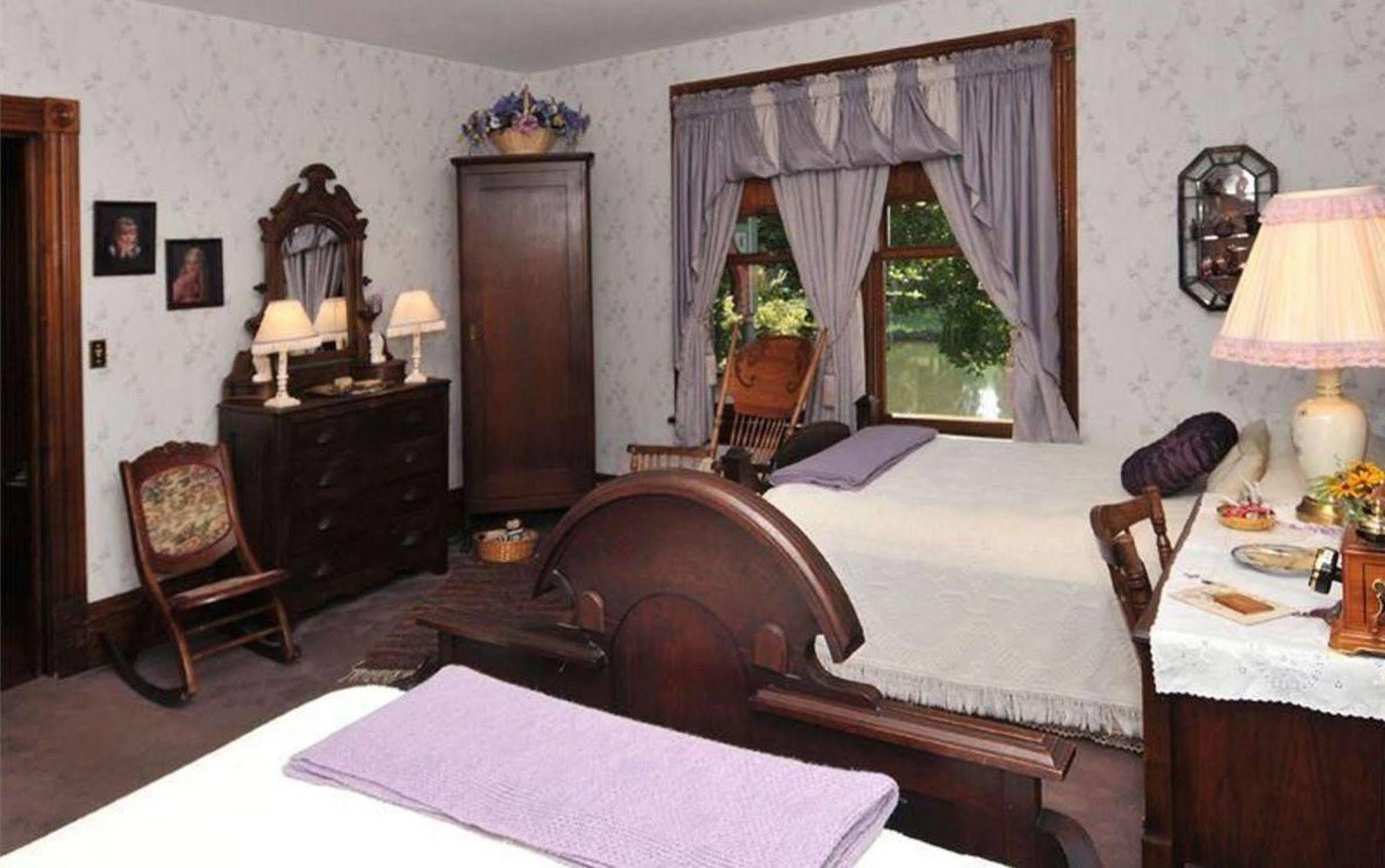 Victorian Loft Bed And Breakfast เคลียร์ฟิลด์ ภายนอก รูปภาพ